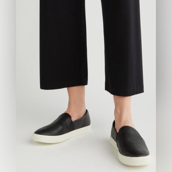 VINCE Blair Slide on Shoes; Black Faux Leather; Good Condition; Size USA 8 - Picture 3 of 13